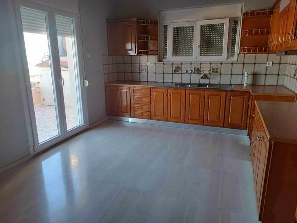 (Προς Ενοικίαση) Κατοικία Οροφοδιαμέρισμα || Ν. Χίος/Χίος Χώρα - 90 τ.μ, Τιμή: 450€ 